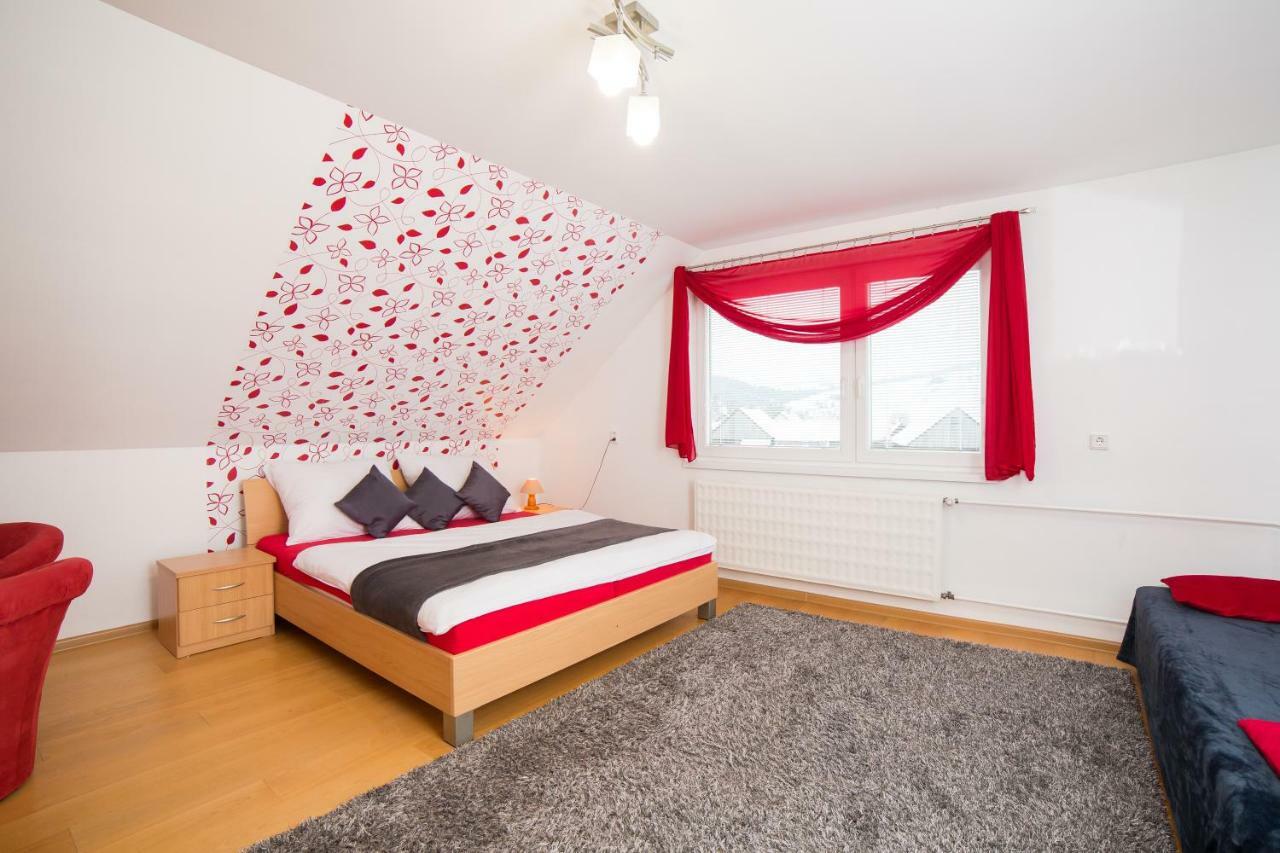Apartmanovy Dom Adriana ツベレツ エクステリア 写真