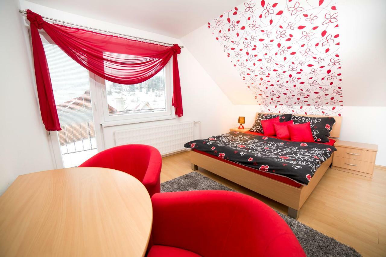 Apartmanovy Dom Adriana ツベレツ エクステリア 写真